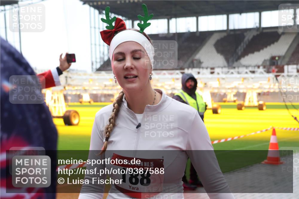 07.12.2025 - St. Pauli X-Mass-Run No. 15 Luisa Fischer http://msf.ph/oto/9387588 07.12.2025 11:46:39 Ziel 15, 188, 143, 147, 188, 355, 356, 526, 733, 949, 954, 1058, 1073, 1433, 1454, 1541, 2097, 2108, 2109, 2111, 2137, 2437, 2716, 2935, 2941, 3523, 3524, 3620, 3960 meine-sportfotos.de