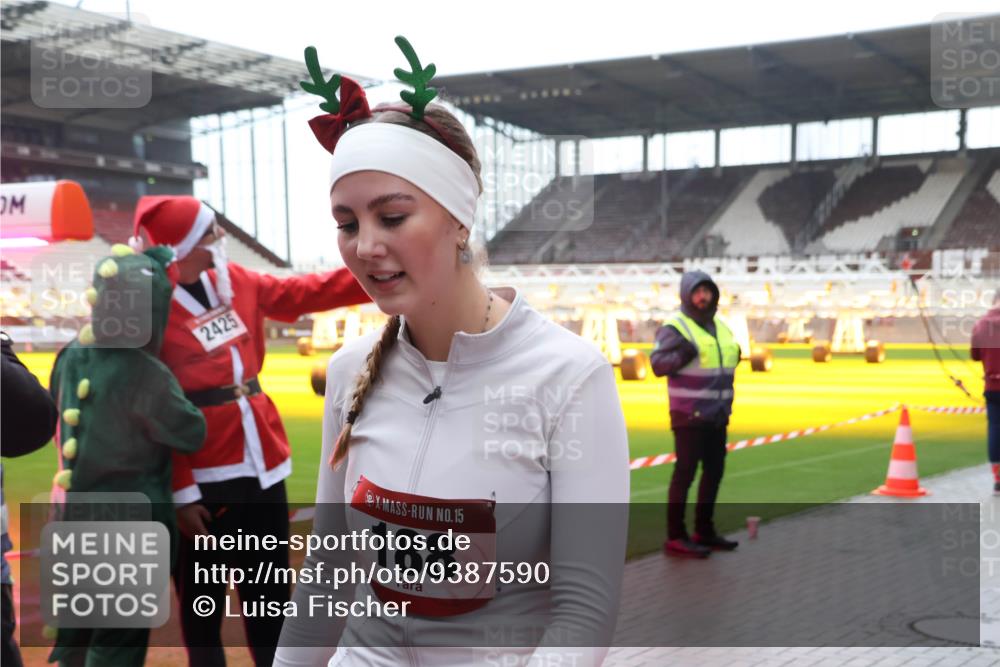 07.12.2025 - St. Pauli X-Mass-Run No. 15 Luisa Fischer http://msf.ph/oto/9387590 07.12.2025 11:46:40 Ziel 2425, 15, 188, 143, 147, 188, 355, 356, 526, 733, 949, 954, 1058, 1073, 1433, 1454, 1541, 2097, 2108, 2109, 2111, 2137, 2437, 2716, 2935, 2941, 3523, 3524, 3620, 3960 meine-sportfotos.de