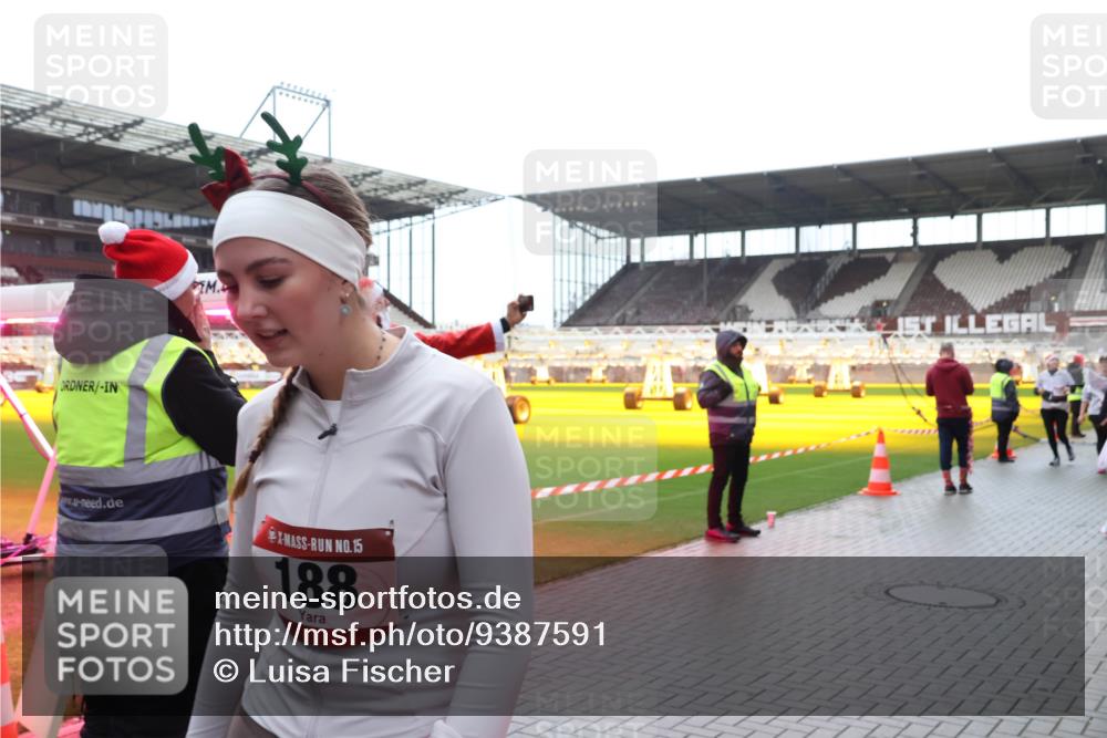 07.12.2025 - St. Pauli X-Mass-Run No. 15 Luisa Fischer http://msf.ph/oto/9387591 07.12.2025 11:46:40 Ziel 15, 188, 143, 147, 188, 355, 356, 526, 733, 949, 954, 1058, 1073, 1433, 1454, 1541, 2097, 2108, 2109, 2111, 2137, 2437, 2716, 2935, 2941, 3523, 3524, 3620, 3960 meine-sportfotos.de
