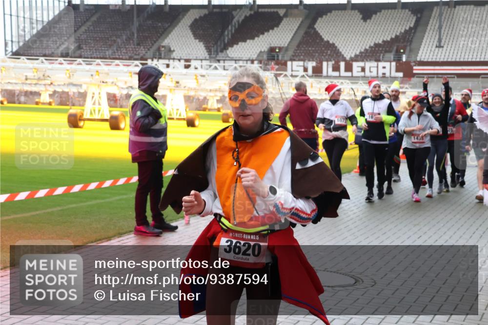 07.12.2025 - St. Pauli X-Mass-Run No. 15 Luisa Fischer http://msf.ph/oto/9387594 07.12.2025 11:46:42 Ziel 15, 3620, 107, 143, 147, 188, 356, 526, 733, 949, 954, 1058, 1073, 1433, 1454, 2097, 2108, 2109, 2111, 2137, 2437, 2716, 2935, 2941, 3523, 3524, 3620, 3960 meine-sportfotos.de