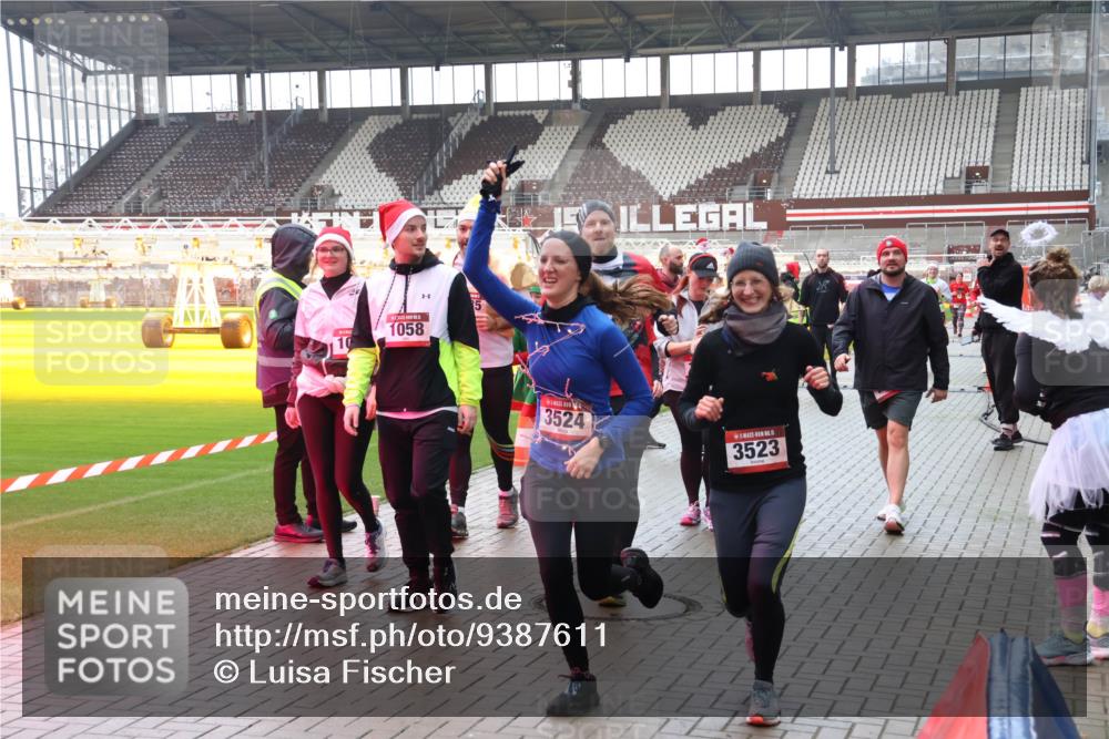 07.12.2025 - St. Pauli X-Mass-Run No. 15 Luisa Fischer http://msf.ph/oto/9387611 07.12.2025 11:46:46 Ziel 10, 1058, 3524, 5, 3523, 143, 147, 188, 356, 733, 949, 954, 1058, 1073, 1433, 1454, 2097, 2108, 2109, 2111, 2137, 2437, 2716, 2935, 2941, 3523, 3524, 3620, 3960 meine-sportfotos.de