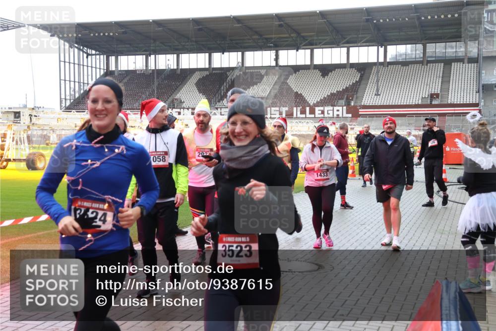 07.12.2025 - St. Pauli X-Mass-Run No. 15 Luisa Fischer http://msf.ph/oto/9387615 07.12.2025 11:46:47 Ziel 058, 202, 24, 3523, 1433, 26, 143, 147, 188, 356, 733, 949, 954, 1058, 1073, 1433, 1454, 2097, 2108, 2109, 2111, 2137, 2437, 2716, 2935, 2941, 3523, 3524, 3620, 3960 meine-sportfotos.de