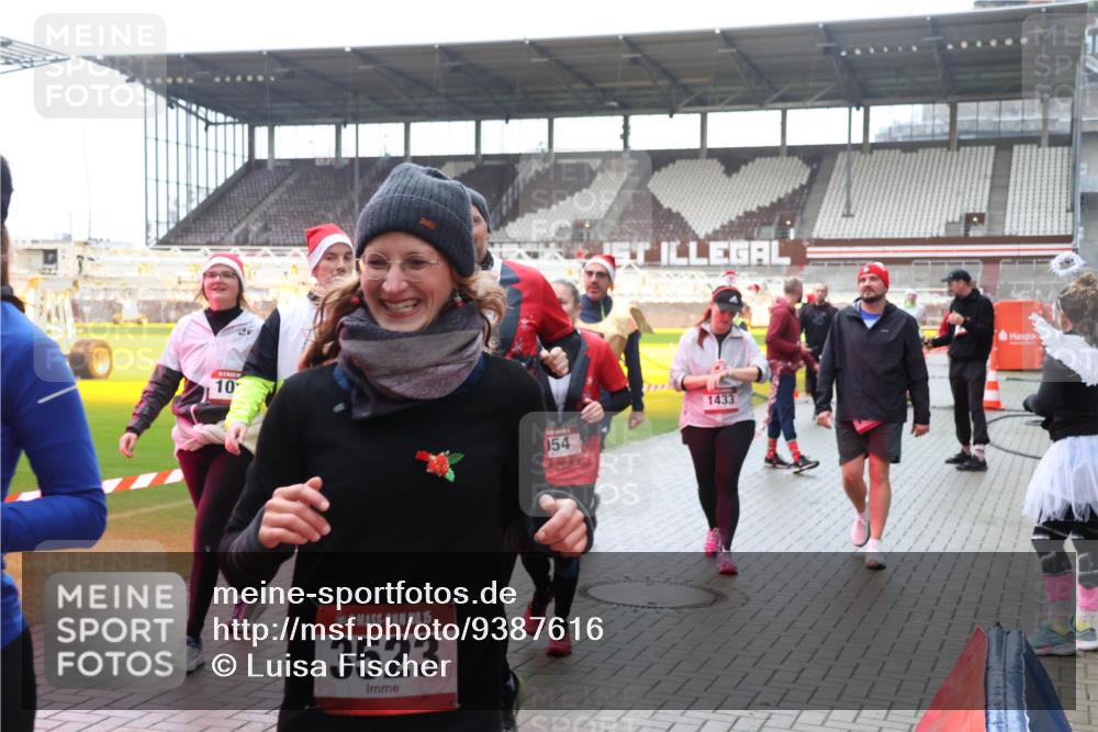 07.12.2025 - St. Pauli X-Mass-Run No. 15 Luisa Fischer http://msf.ph/oto/9387616 07.12.2025 11:46:48 Ziel 10, 15, 3523, 054, 1433, 143, 147, 188, 356, 733, 949, 954, 1058, 1073, 1433, 1454, 2097, 2108, 2109, 2111, 2137, 2437, 2716, 2935, 2941, 3523, 3524, 3620, 3960 meine-sportfotos.de