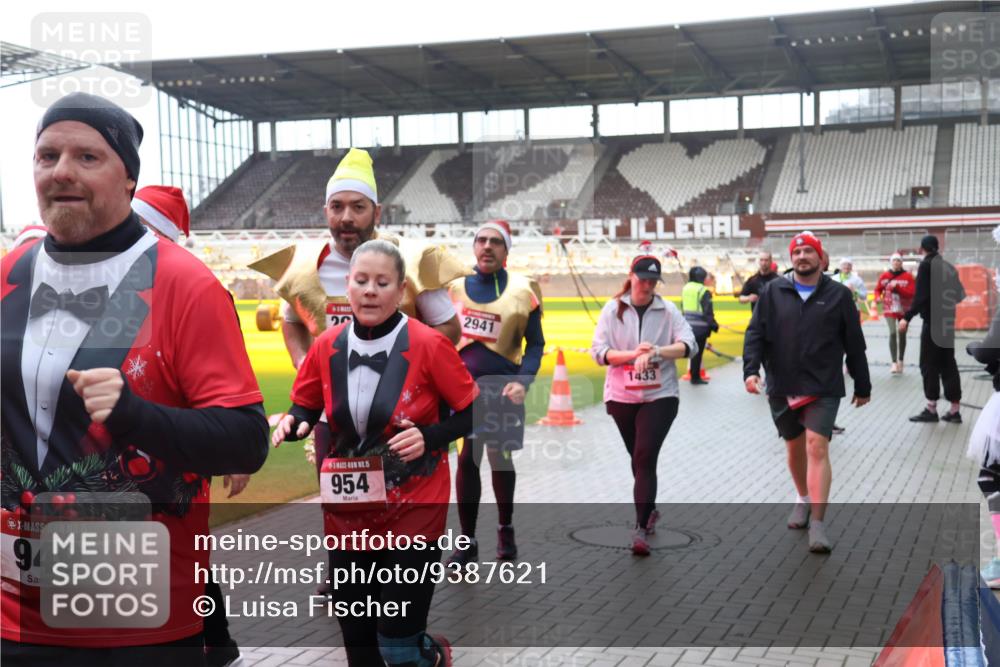 07.12.2025 - St. Pauli X-Mass-Run No. 15 Luisa Fischer http://msf.ph/oto/9387621 07.12.2025 11:46:49 Ziel 15, 949, 23, 2941, 1433, 15, 954, 143, 147, 188, 356, 733, 949, 954, 1058, 1073, 1433, 1454, 2097, 2108, 2109, 2111, 2137, 2437, 2716, 2935, 2941, 3523, 3524, 3620, 3960 meine-sportfotos.de