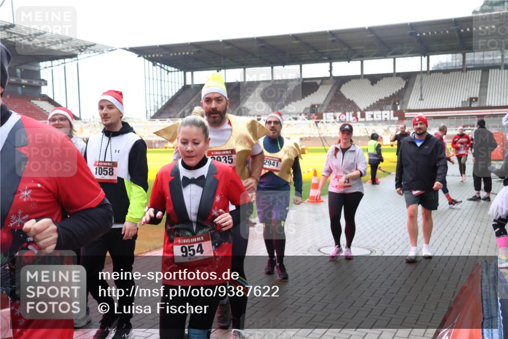 07.12.2025 - St. Pauli X-Mass-Run No. 15 Luisa Fischer http://msf.ph/oto/9387622 07.12.2025 11:46:49 Ziel 1058, 935, 2941, 5, 954, 143, 147, 188, 356, 733, 949, 954, 1058, 1073, 1433, 1454, 2097, 2108, 2109, 2111, 2137, 2437, 2716, 2935, 2941, 3523, 3524, 3620, 3960 meine-sportfotos.de