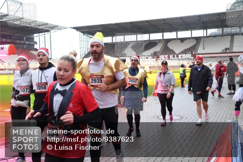 07.12.2025 - St. Pauli X-Mass-Run No. 15 Luisa Fischer http://msf.ph/oto/9387623 07.12.2025 11:46:49 Ziel 1073, 1058, 954, 5, 15, 2935, 2941, 1433, 143, 147, 188, 356, 733, 949, 954, 1058, 1073, 1433, 1454, 2097, 2108, 2109, 2111, 2137, 2437, 2716, 2935, 2941, 3523, 3524, 3620, 3960 meine-sportfotos.de