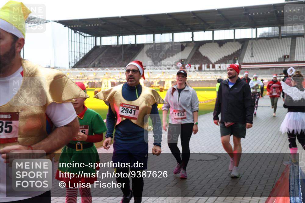 07.12.2025 - St. Pauli X-Mass-Run No. 15 Luisa Fischer http://msf.ph/oto/9387626 07.12.2025 11:46:50 Ziel 11005, 35, 15, 2941, 1433, 143, 147, 188, 356, 733, 949, 954, 1058, 1073, 1276, 1433, 1454, 2097, 2108, 2109, 2111, 2137, 2437, 2716, 2935, 2941, 3523, 3524, 3620, 3960 meine-sportfotos.de