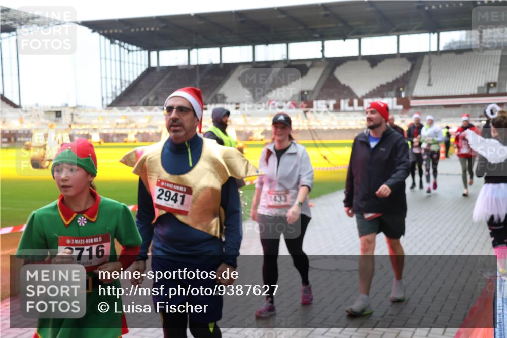 07.12.2025 - St. Pauli X-Mass-Run No. 15 Luisa Fischer http://msf.ph/oto/9387627 07.12.2025 11:46:50 Ziel 5, 2716, 2941, 1433, 143, 147, 188, 356, 733, 949, 954, 1058, 1073, 1276, 1433, 1454, 2097, 2108, 2109, 2111, 2137, 2437, 2716, 2935, 2941, 3523, 3524, 3620, 3960 meine-sportfotos.de
