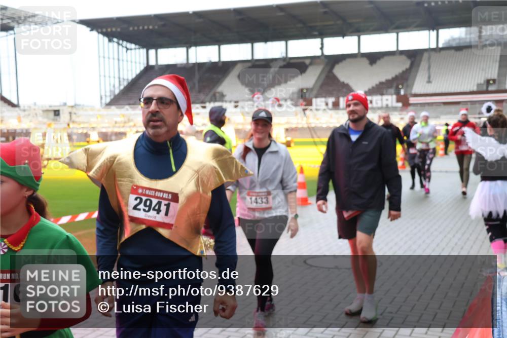 07.12.2025 - St. Pauli X-Mass-Run No. 15 Luisa Fischer http://msf.ph/oto/9387629 07.12.2025 11:46:51 Ziel 15, 16, 5, 2941, 1433, 143, 147, 188, 356, 733, 949, 954, 1058, 1073, 1276, 1433, 1454, 2097, 2108, 2109, 2111, 2137, 2179, 2180, 2437, 2716, 2935, 2941, 3523, 3524, 3620, 3960 meine-sportfotos.de