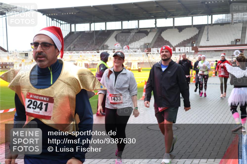 07.12.2025 - St. Pauli X-Mass-Run No. 15 Luisa Fischer http://msf.ph/oto/9387630 07.12.2025 11:46:51 Ziel 15, 2941, 1433, 143, 147, 188, 356, 733, 949, 954, 1058, 1073, 1276, 1433, 1454, 2097, 2108, 2109, 2111, 2137, 2179, 2180, 2437, 2716, 2935, 2941, 3523, 3524, 3620, 3960 meine-sportfotos.de