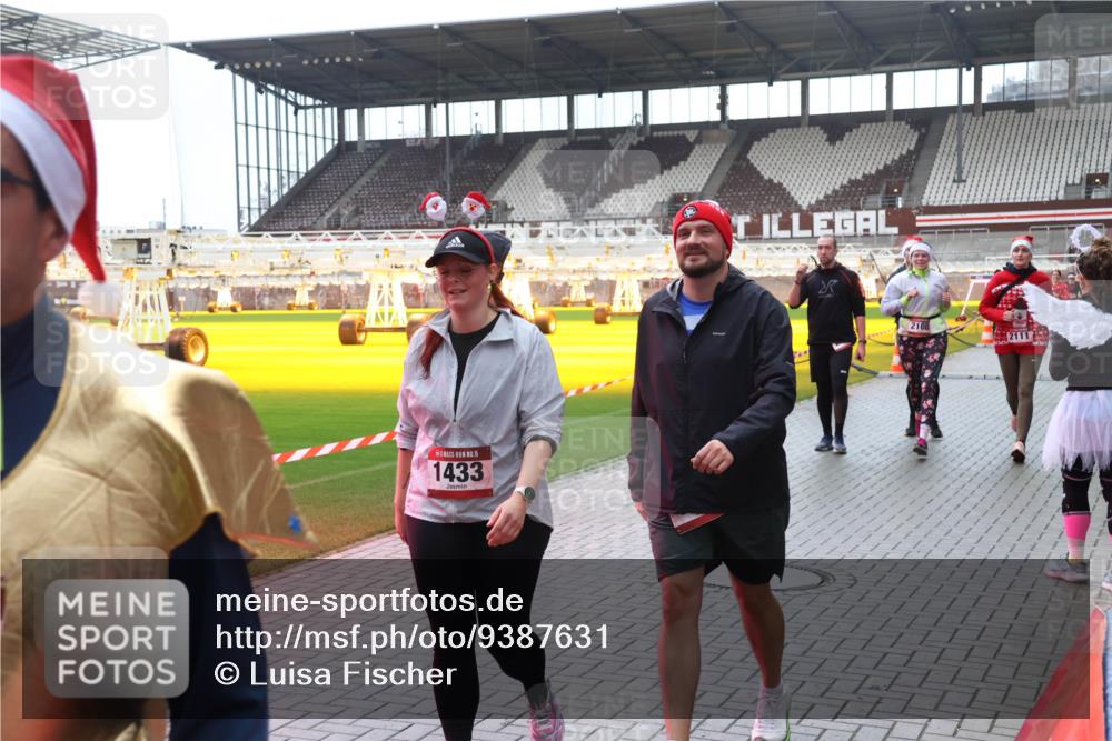 07.12.2025 - St. Pauli X-Mass-Run No. 15 Luisa Fischer http://msf.ph/oto/9387631 07.12.2025 11:46:52 Ziel 15, 1433, 2108, 2111, 143, 147, 188, 356, 733, 949, 954, 1058, 1073, 1276, 1433, 1454, 2097, 2108, 2109, 2111, 2137, 2179, 2180, 2437, 2716, 2935, 2941, 3523, 3524, 3620, 3960 meine-sportfotos.de