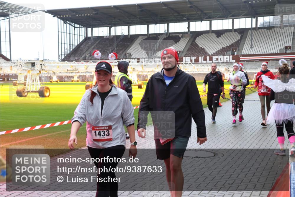 07.12.2025 - St. Pauli X-Mass-Run No. 15 Luisa Fischer http://msf.ph/oto/9387633 07.12.2025 11:46:52 Ziel 5, 1433, 2108, 2111, 143, 147, 188, 356, 733, 949, 954, 1058, 1073, 1276, 1433, 1454, 2097, 2108, 2109, 2111, 2137, 2179, 2180, 2437, 2716, 2935, 2941, 3523, 3524, 3620, 3960 meine-sportfotos.de
