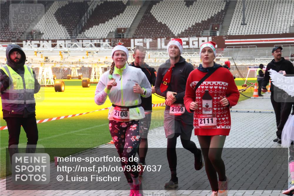 07.12.2025 - St. Pauli X-Mass-Run No. 15 Luisa Fischer http://msf.ph/oto/9387637 07.12.2025 11:46:54 Ziel 6709, 5, 2108, 5, 2109, 15, 2111, 114, 26, 143, 188, 346, 356, 642, 649, 733, 949, 954, 1058, 1073, 1276, 1433, 1454, 2097, 2108, 2109, 2111, 2137, 2179, 2180, 2437, 2716, 2935, 2941, 3523, 3524, 3620, 3960 meine-sportfotos.de