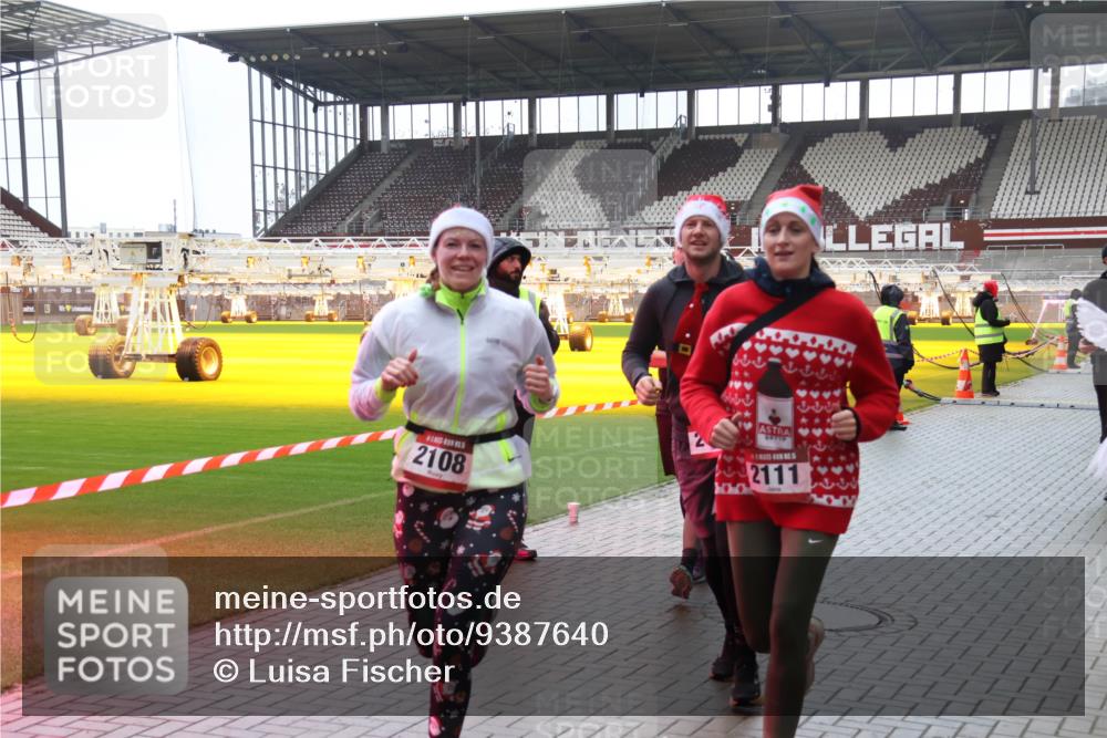 07.12.2025 - St. Pauli X-Mass-Run No. 15 Luisa Fischer http://msf.ph/oto/9387640 07.12.2025 11:46:55 Ziel 2108, 2111, 143, 188, 346, 356, 371, 642, 649, 733, 903, 949, 954, 1058, 1073, 1276, 1433, 1454, 2097, 2108, 2109, 2111, 2137, 2179, 2180, 2437, 2716, 2935, 2941, 3523, 3524, 3620, 3960 meine-sportfotos.de
