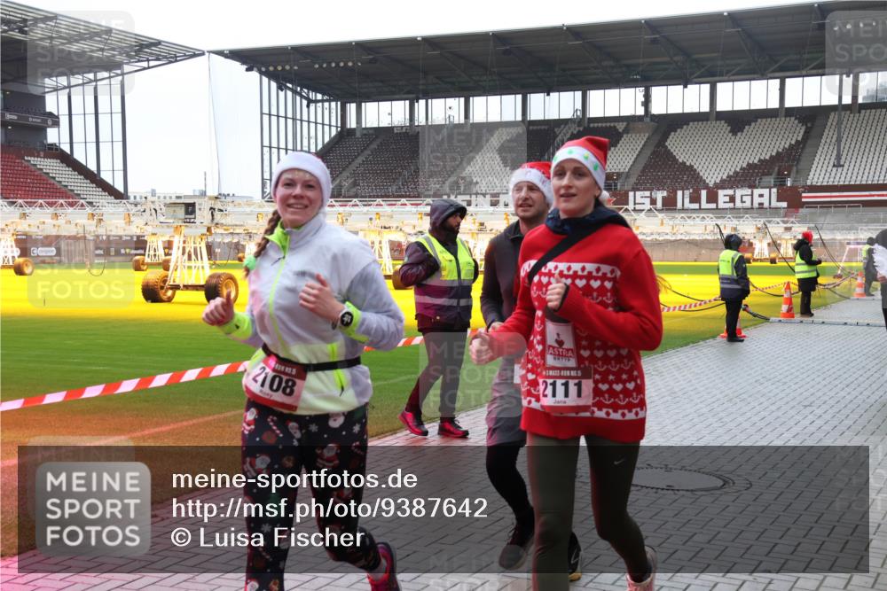 07.12.2025 - St. Pauli X-Mass-Run No. 15 Luisa Fischer http://msf.ph/oto/9387642 07.12.2025 11:46:55 Ziel 2108, 5, 2111, 143, 188, 346, 356, 371, 642, 649, 733, 903, 949, 954, 1058, 1073, 1276, 1433, 1454, 2097, 2108, 2109, 2111, 2137, 2179, 2180, 2437, 2716, 2935, 2941, 3523, 3524, 3620, 3960 meine-sportfotos.de