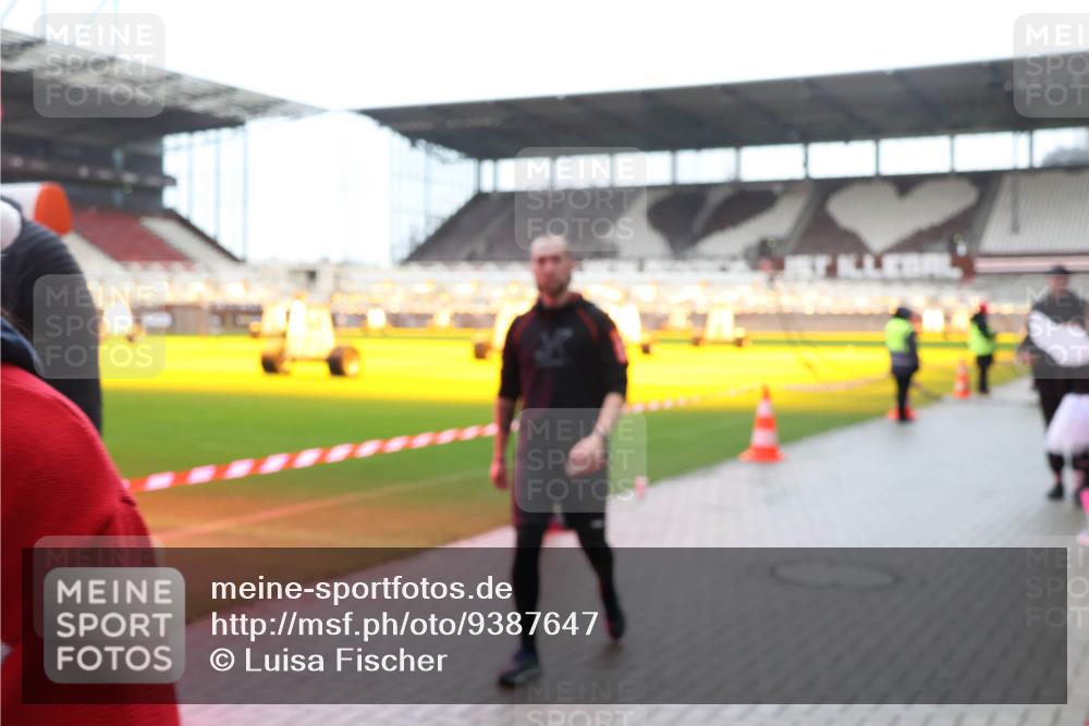 07.12.2025 - St. Pauli X-Mass-Run No. 15 Luisa Fischer http://msf.ph/oto/9387647 07.12.2025 11:46:56 Ziel 143, 188, 346, 356, 371, 642, 649, 733, 903, 949, 954, 987, 1058, 1073, 1276, 1433, 1454, 2097, 2108, 2109, 2111, 2137, 2179, 2180, 2437, 2442, 2446, 2716, 2935, 2941, 3523, 3524, 3620, 3960 meine-sportfotos.de
