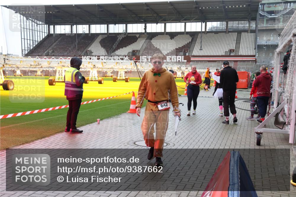 07.12.2025 - St. Pauli X-Mass-Run No. 15 Luisa Fischer http://msf.ph/oto/9387662 07.12.2025 11:47:11 Ziel 642, 346, 371, 567, 570, 609, 640, 642, 645, 647, 649, 903, 949, 954, 978, 987, 1276, 1881, 1882, 2047, 2108, 2109, 2111, 2114, 2179, 2180, 2182, 2222, 2347, 2442, 2446, 2716, 2798, 2928, 2935, 2941, 3010, 3210, 3525, 3777, 3924, 3925, 3960, 3961 meine-sportfotos.de