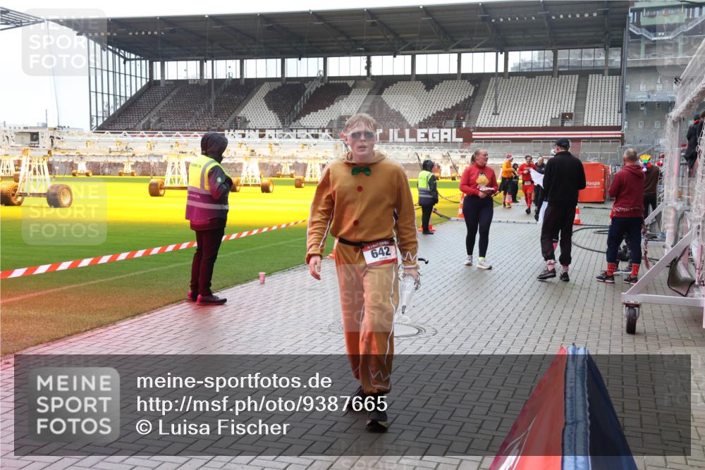 07.12.2025 - St. Pauli X-Mass-Run No. 15 Luisa Fischer http://msf.ph/oto/9387665 07.12.2025 11:47:12 Ziel 642, 346, 353, 371, 530, 567, 570, 609, 640, 642, 645, 647, 649, 903, 954, 978, 987, 1276, 1881, 1882, 2047, 2108, 2109, 2111, 2114, 2179, 2180, 2182, 2222, 2347, 2442, 2446, 2716, 2798, 2928, 2935, 2941, 3010, 3210, 3525, 3777, 3924, 3925, 3960, 3961 meine-sportfotos.de