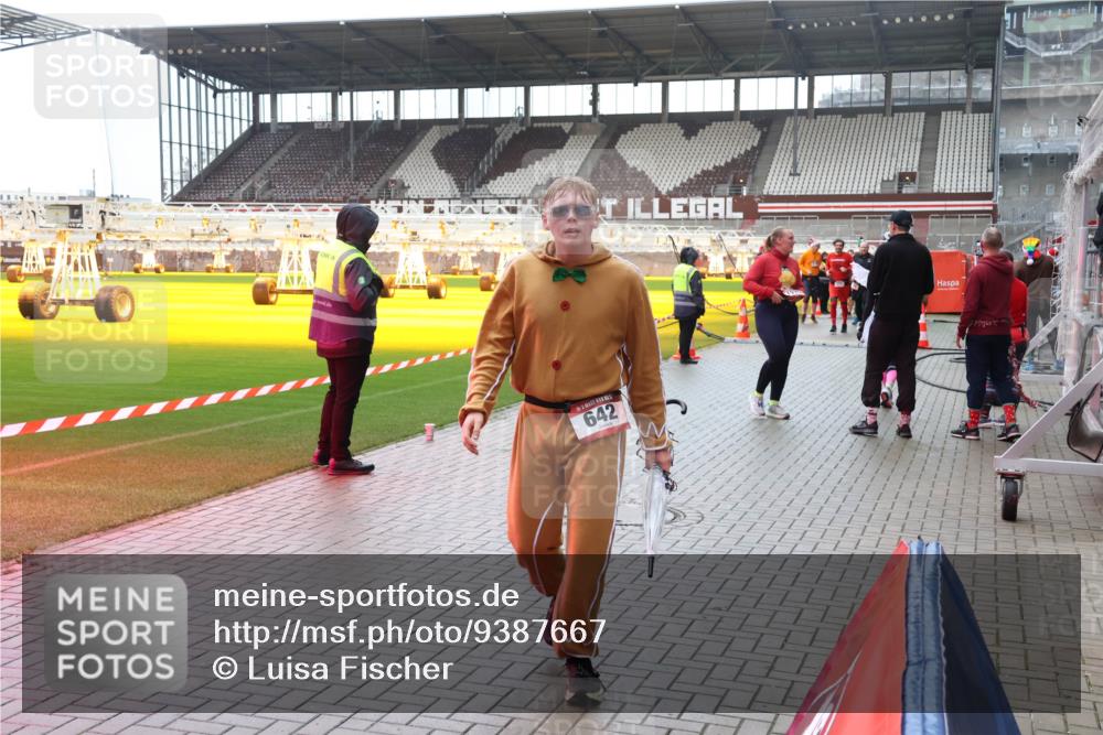 07.12.2025 - St. Pauli X-Mass-Run No. 15 Luisa Fischer http://msf.ph/oto/9387667 07.12.2025 11:47:12 Ziel 642, 346, 353, 371, 530, 567, 570, 609, 640, 642, 645, 647, 649, 903, 954, 978, 987, 1276, 1881, 1882, 2047, 2108, 2109, 2111, 2114, 2179, 2180, 2182, 2222, 2347, 2442, 2446, 2716, 2798, 2928, 2935, 2941, 3010, 3210, 3525, 3777, 3924, 3925, 3960, 3961 meine-sportfotos.de