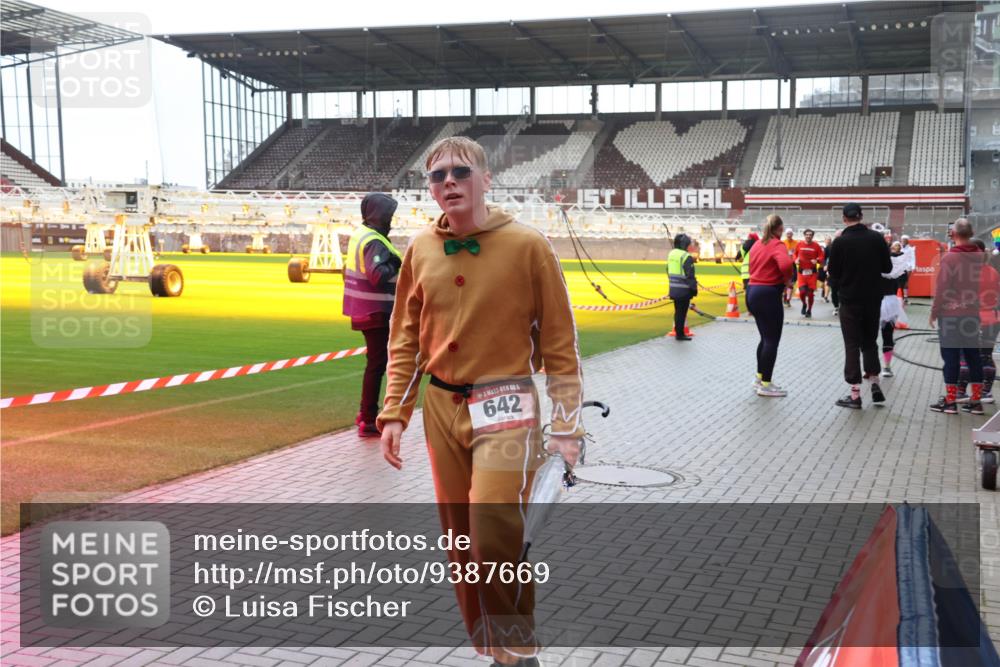 07.12.2025 - St. Pauli X-Mass-Run No. 15 Luisa Fischer http://msf.ph/oto/9387669 07.12.2025 11:47:13 Ziel 642, 346, 353, 371, 530, 567, 570, 609, 640, 642, 645, 647, 649, 903, 978, 987, 1276, 1881, 1882, 2047, 2108, 2109, 2111, 2114, 2179, 2180, 2182, 2222, 2347, 2442, 2446, 2716, 2798, 2928, 2935, 2941, 3010, 3210, 3525, 3777, 3924, 3925, 3960, 3961 meine-sportfotos.de