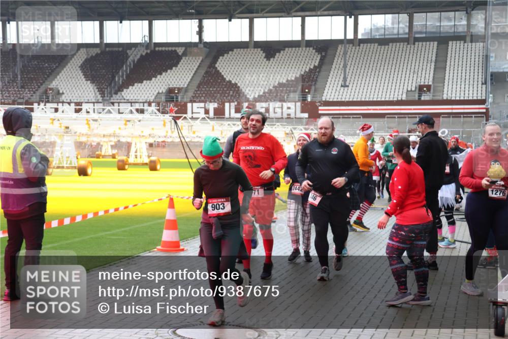 07.12.2025 - St. Pauli X-Mass-Run No. 15 Luisa Fischer http://msf.ph/oto/9387675 07.12.2025 11:47:20 Ziel 903, 71, 2442, 346, 1276, 346, 353, 371, 530, 567, 570, 609, 614, 640, 642, 645, 647, 649, 898, 900, 901, 903, 978, 987, 1276, 1881, 1882, 2047, 2108, 2109, 2111, 2114, 2179, 2180, 2182, 2222, 2347, 2442, 2446, 2568, 2798, 2928, 3010, 3210, 3215, 3216, 3420, 3525, 3641, 3777, 3924, 3925, 3948, 3949, 3960, 3961, 5004 meine-sportfotos.de
