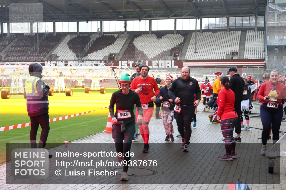 07.12.2025 - St. Pauli X-Mass-Run No. 15 Luisa Fischer http://msf.ph/oto/9387676 07.12.2025 11:47:20 Ziel 903, 71, 2442, 346, 9347, 1276, 346, 353, 371, 530, 567, 570, 609, 614, 640, 642, 645, 647, 649, 898, 900, 901, 903, 978, 987, 1276, 1881, 1882, 2047, 2108, 2109, 2111, 2114, 2179, 2180, 2182, 2222, 2347, 2442, 2446, 2568, 2798, 2928, 3010, 3210, 3215, 3216, 3420, 3525, 3641, 3777, 3924, 3925, 3948, 3949, 3960, 3961, 5004 meine-sportfotos.de