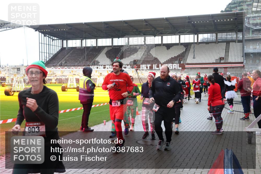 07.12.2025 - St. Pauli X-Mass-Run No. 15 Luisa Fischer http://msf.ph/oto/9387683 07.12.2025 11:47:22 Ziel 903, 371, 640, 2442, 46, 346, 353, 371, 530, 567, 570, 609, 614, 640, 642, 645, 647, 649, 898, 900, 901, 903, 978, 987, 992, 1276, 1881, 1882, 2047, 2108, 2109, 2111, 2114, 2179, 2180, 2182, 2222, 2347, 2442, 2446, 2568, 2798, 2928, 3010, 3210, 3215, 3216, 3420, 3525, 3641, 3777, 3924, 3925, 3948, 3949, 3960, 3961, 5004 meine-sportfotos.de