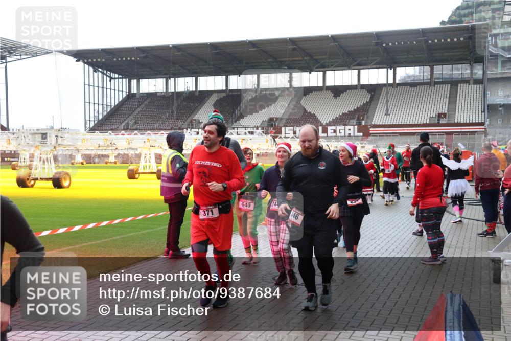 07.12.2025 - St. Pauli X-Mass-Run No. 15 Luisa Fischer http://msf.ph/oto/9387684 07.12.2025 11:47:22 Ziel 371, 640, 24, 346, 346, 353, 371, 530, 567, 570, 609, 614, 640, 642, 645, 647, 649, 898, 900, 901, 903, 978, 987, 992, 1276, 1881, 1882, 2047, 2108, 2109, 2111, 2114, 2179, 2180, 2182, 2222, 2347, 2442, 2446, 2568, 2798, 2928, 3010, 3210, 3215, 3216, 3420, 3525, 3641, 3777, 3924, 3925, 3948, 3949, 3960, 3961, 5004 meine-sportfotos.de