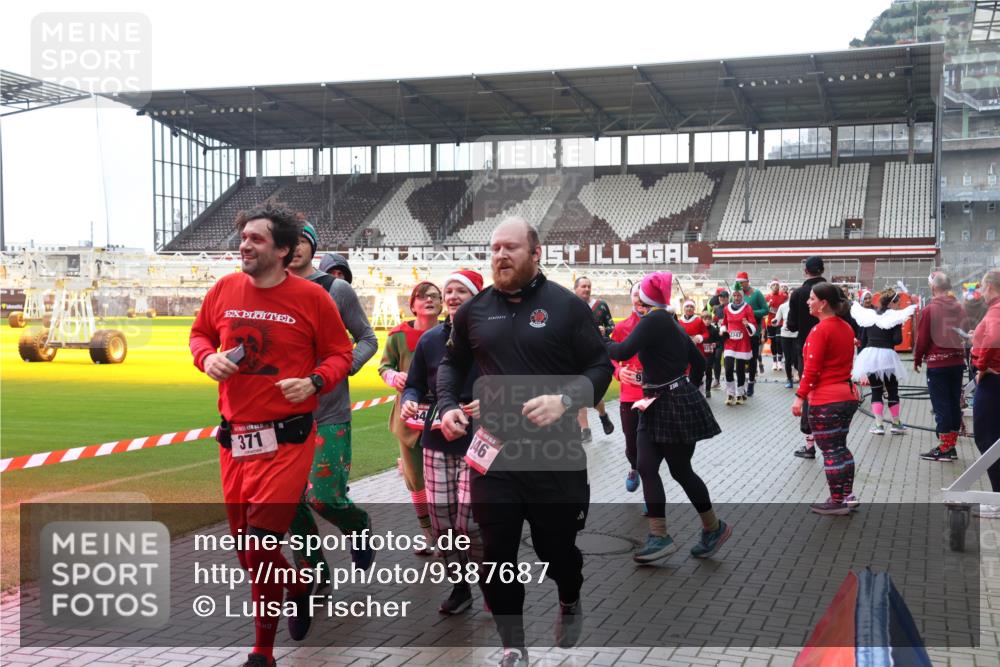 07.12.2025 - St. Pauli X-Mass-Run No. 15 Luisa Fischer http://msf.ph/oto/9387687 07.12.2025 11:47:23 Ziel 371, 346, 1, 435, 2347, 346, 353, 371, 530, 567, 570, 609, 614, 640, 642, 645, 647, 649, 898, 900, 901, 903, 978, 987, 992, 1276, 1881, 1882, 2047, 2108, 2109, 2111, 2114, 2179, 2180, 2182, 2221, 2222, 2223, 2347, 2442, 2446, 2568, 2798, 2928, 3010, 3210, 3215, 3216, 3420, 3525, 3641, 3777, 3924, 3925, 3948, 3949, 3960, 3961, 5004 meine-sportfotos.de