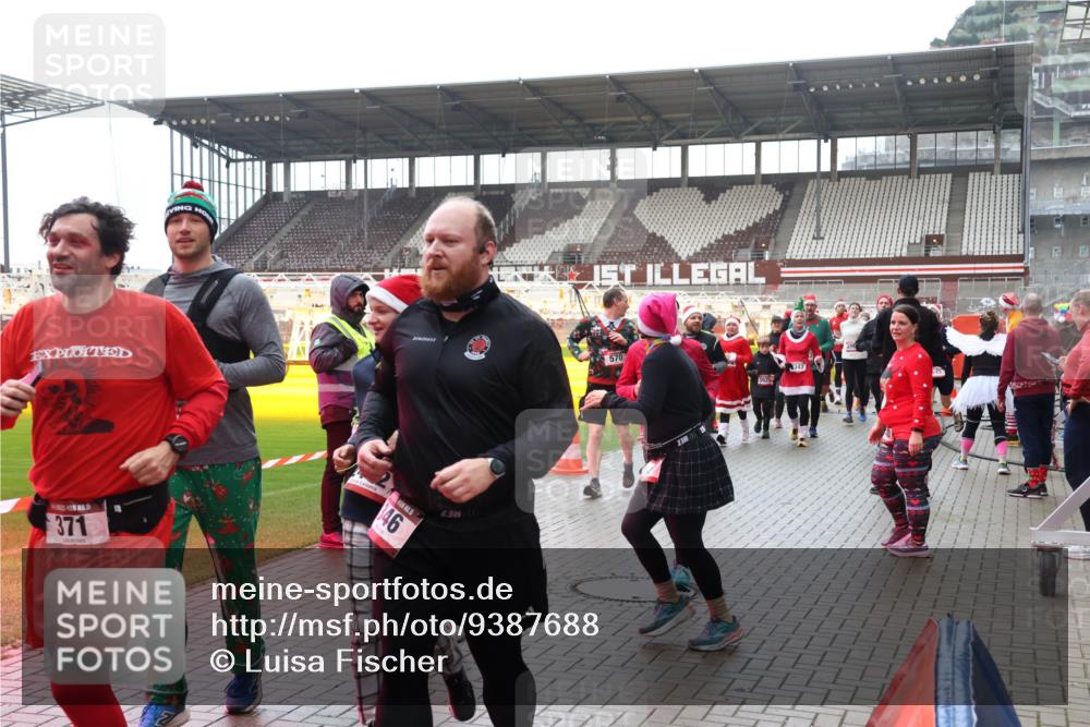 07.12.2025 - St. Pauli X-Mass-Run No. 15 Luisa Fischer http://msf.ph/oto/9387688 07.12.2025 11:47:23 Ziel 371, 46, 431, 570, 347, 346, 353, 371, 530, 567, 570, 609, 614, 640, 642, 645, 647, 649, 898, 900, 901, 903, 978, 987, 992, 1276, 1881, 1882, 2047, 2108, 2109, 2111, 2114, 2179, 2180, 2182, 2221, 2222, 2223, 2347, 2442, 2446, 2568, 2798, 2928, 3010, 3210, 3215, 3216, 3420, 3525, 3641, 3777, 3924, 3925, 3948, 3949, 3960, 3961, 5004 meine-sportfotos.de