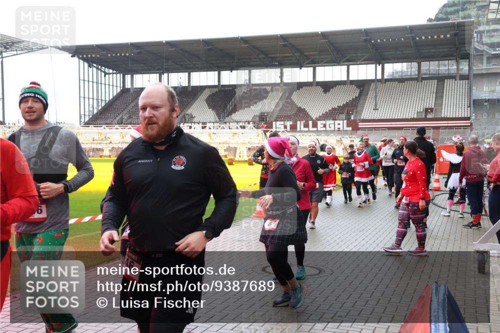 07.12.2025 - St. Pauli X-Mass-Run No. 15 Luisa Fischer http://msf.ph/oto/9387689 07.12.2025 11:47:24 Ziel 46, 2347, 987, 346, 353, 371, 530, 567, 570, 609, 614, 640, 642, 645, 647, 649, 898, 900, 901, 903, 978, 987, 992, 1276, 1881, 1882, 2047, 2108, 2109, 2111, 2114, 2179, 2180, 2182, 2221, 2222, 2223, 2347, 2442, 2446, 2568, 2798, 2928, 3010, 3210, 3215, 3216, 3420, 3471, 3482, 3525, 3641, 3777, 3924, 3925, 3948, 3949, 3960, 3961, 5004 meine-sportfotos.de