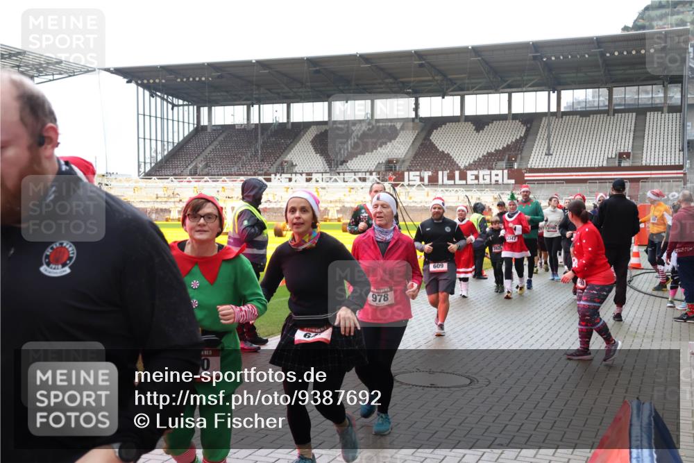 07.12.2025 - St. Pauli X-Mass-Run No. 15 Luisa Fischer http://msf.ph/oto/9387692 07.12.2025 11:47:24 Ziel 1919, 15, 0, 978, 609, 3925, 2347, 279, 346, 353, 371, 530, 567, 570, 609, 614, 640, 642, 645, 647, 649, 898, 900, 901, 903, 978, 987, 992, 1276, 1881, 1882, 2047, 2108, 2109, 2111, 2114, 2179, 2180, 2182, 2221, 2222, 2223, 2347, 2442, 2446, 2568, 2798, 2928, 3010, 3210, 3215, 3216, 3420, 3471, 3482, 3525, 3641, 3777, 3924, 3925, 3948, 3949, 3960, 3961, 5004 meine-sportfotos.de