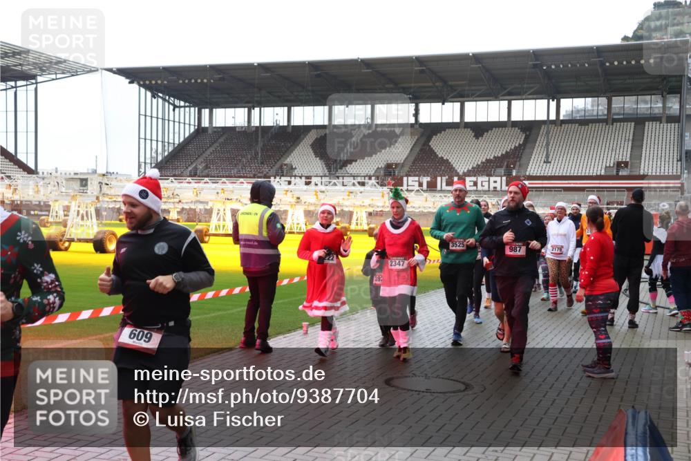 07.12.2025 - St. Pauli X-Mass-Run No. 15 Luisa Fischer http://msf.ph/oto/9387704 07.12.2025 11:47:27 Ziel 609, 22, 392, 2347, 3525, 987, 2179, 346, 353, 371, 530, 567, 570, 609, 614, 640, 642, 645, 647, 649, 898, 900, 901, 903, 978, 987, 992, 1276, 1881, 1882, 2047, 2114, 2179, 2180, 2182, 2221, 2222, 2223, 2347, 2442, 2446, 2568, 2798, 2928, 3010, 3210, 3215, 3216, 3420, 3471, 3482, 3525, 3641, 3777, 3798, 3800, 3924, 3925, 3948, 3949, 3960, 3961, 4883, 5004 meine-sportfotos.de