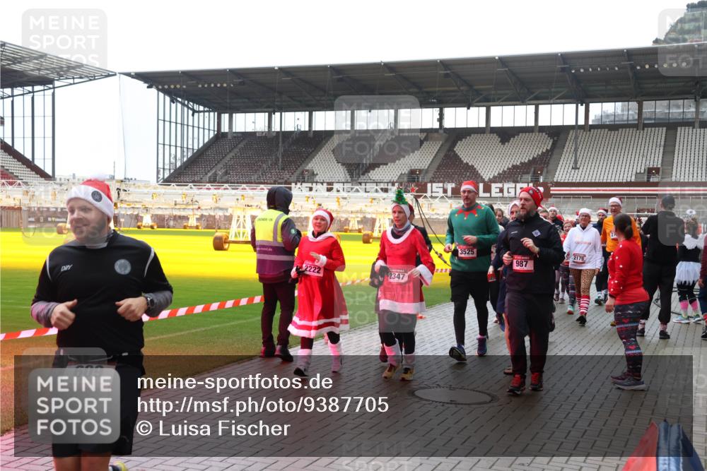 07.12.2025 - St. Pauli X-Mass-Run No. 15 Luisa Fischer http://msf.ph/oto/9387705 07.12.2025 11:47:28 Ziel 609, 2222, 1, 2347, 3525, 2179, 987, 346, 353, 371, 530, 567, 570, 609, 614, 640, 642, 645, 647, 649, 898, 900, 901, 903, 978, 987, 992, 1276, 1881, 1882, 2047, 2114, 2179, 2180, 2182, 2221, 2222, 2223, 2347, 2442, 2446, 2568, 2798, 2928, 3010, 3210, 3215, 3216, 3420, 3471, 3482, 3525, 3641, 3777, 3798, 3800, 3924, 3925, 3948, 3949, 3961, 4883, 5004 meine-sportfotos.de