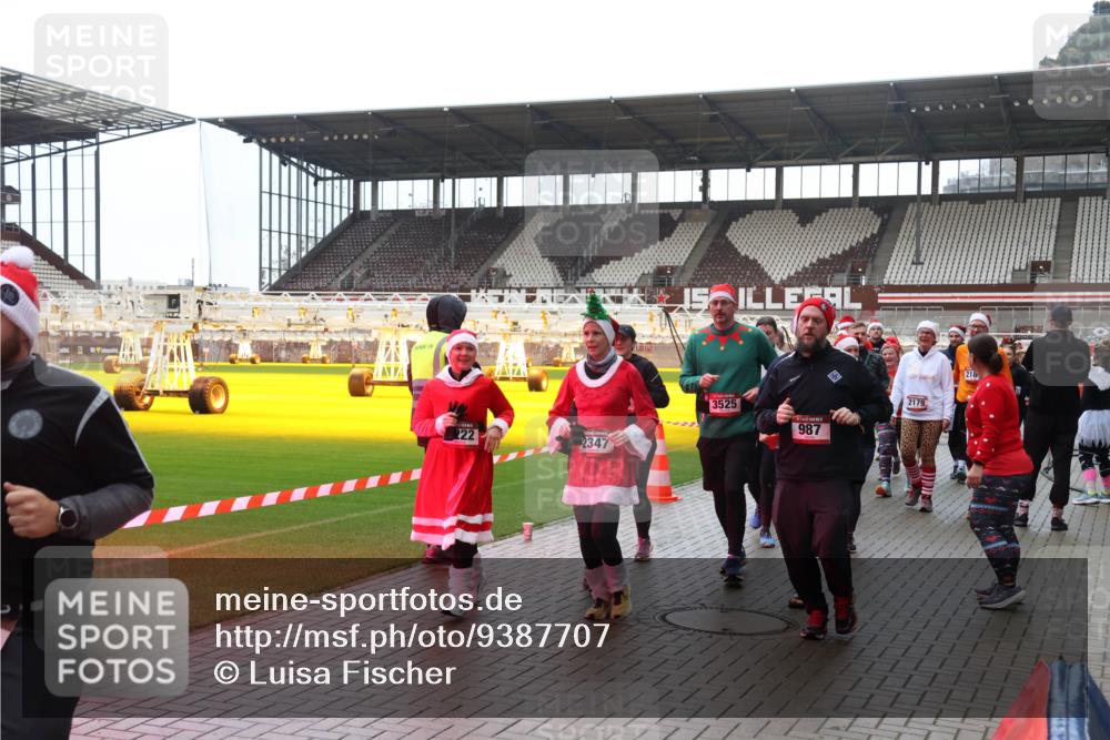 07.12.2025 - St. Pauli X-Mass-Run No. 15 Luisa Fischer http://msf.ph/oto/9387707 07.12.2025 11:47:28 Ziel 15, 222, 2347, 3525, 987, 2179, 218, 346, 353, 371, 530, 567, 570, 609, 614, 640, 642, 645, 647, 649, 898, 900, 901, 903, 978, 987, 992, 1276, 1881, 1882, 2047, 2114, 2179, 2180, 2182, 2221, 2222, 2223, 2347, 2442, 2446, 2568, 2798, 2928, 3010, 3210, 3215, 3216, 3420, 3471, 3482, 3525, 3641, 3777, 3798, 3800, 3924, 3925, 3948, 3949, 3961, 4883, 5004 meine-sportfotos.de