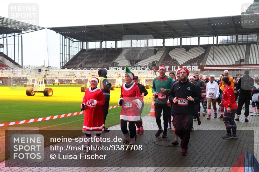 07.12.2025 - St. Pauli X-Mass-Run No. 15 Luisa Fischer http://msf.ph/oto/9387708 07.12.2025 11:47:28 Ziel 2347, 222, 3525, 987, 3961, 2179, 47, 346, 353, 371, 530, 567, 570, 609, 614, 640, 642, 645, 647, 649, 898, 900, 901, 903, 978, 987, 992, 1276, 1881, 1882, 2047, 2114, 2179, 2180, 2182, 2221, 2222, 2223, 2347, 2442, 2446, 2568, 2798, 2928, 3010, 3210, 3215, 3216, 3420, 3471, 3482, 3525, 3641, 3777, 3798, 3800, 3924, 3925, 3948, 3949, 3961, 4883, 5004 meine-sportfotos.de