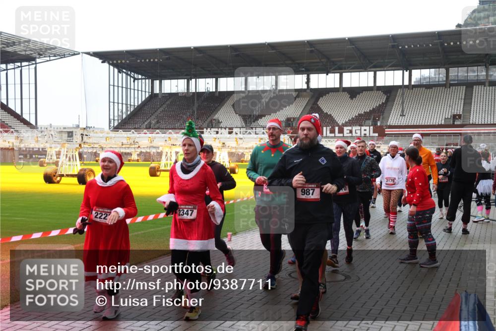 07.12.2025 - St. Pauli X-Mass-Run No. 15 Luisa Fischer http://msf.ph/oto/9387711 07.12.2025 11:47:29 Ziel 047, 222, 2347, 987, 2179, 346, 353, 371, 530, 567, 570, 609, 614, 640, 642, 645, 647, 649, 898, 900, 901, 903, 978, 987, 992, 1276, 1881, 1882, 2047, 2114, 2179, 2180, 2182, 2221, 2222, 2223, 2347, 2442, 2446, 2568, 2798, 2928, 3010, 3210, 3215, 3216, 3420, 3471, 3482, 3525, 3641, 3777, 3798, 3800, 3924, 3925, 3948, 3949, 3961, 4883, 5004 meine-sportfotos.de
