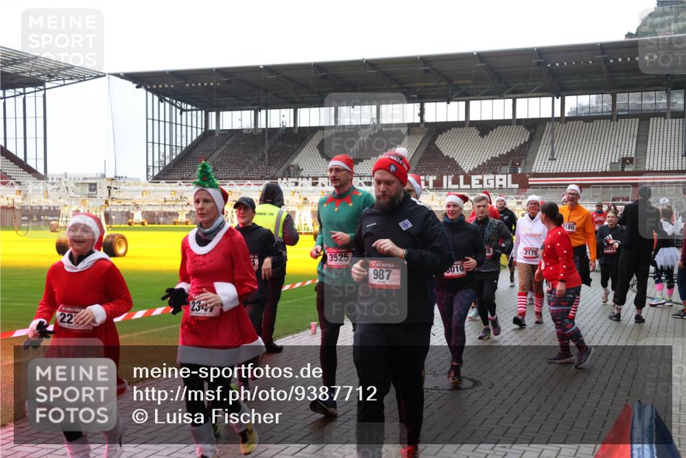 07.12.2025 - St. Pauli X-Mass-Run No. 15 Luisa Fischer http://msf.ph/oto/9387712 07.12.2025 11:47:29 Ziel 22, 2347, 180, 3525, 987, 010, 2179, 346, 353, 371, 530, 567, 570, 609, 614, 640, 642, 645, 647, 649, 898, 900, 901, 903, 978, 987, 992, 1276, 1881, 1882, 2047, 2114, 2179, 2180, 2182, 2221, 2222, 2223, 2347, 2442, 2446, 2568, 2798, 2928, 3010, 3210, 3215, 3216, 3420, 3471, 3482, 3525, 3641, 3777, 3798, 3800, 3924, 3925, 3948, 3949, 3961, 4883, 5004 meine-sportfotos.de