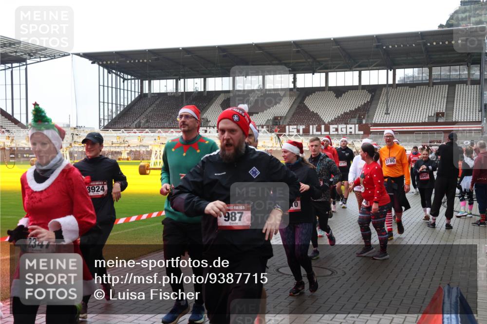 07.12.2025 - St. Pauli X-Mass-Run No. 15 Luisa Fischer http://msf.ph/oto/9387715 07.12.2025 11:47:30 Ziel 2347, 3924, 15, 987, 0, 3777, 2180, 2047, 346, 353, 371, 530, 567, 570, 609, 614, 640, 642, 645, 647, 649, 898, 900, 901, 903, 978, 987, 992, 1276, 1881, 1882, 2047, 2114, 2179, 2180, 2182, 2221, 2222, 2223, 2347, 2442, 2446, 2568, 2798, 2928, 3010, 3210, 3215, 3216, 3420, 3471, 3482, 3525, 3641, 3777, 3798, 3800, 3924, 3925, 3948, 3949, 3961, 4883, 5004 meine-sportfotos.de