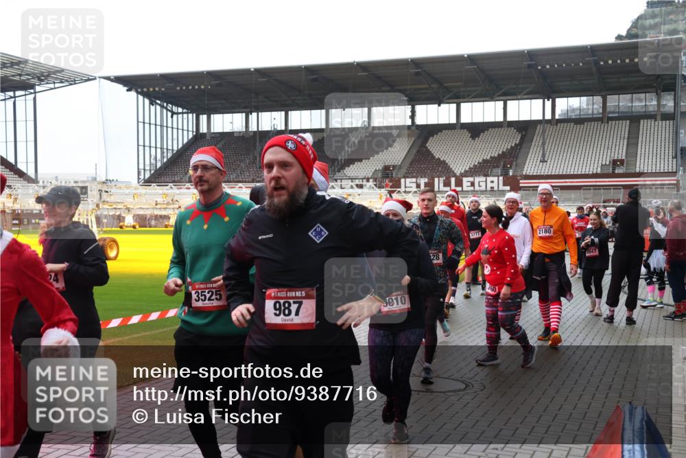 07.12.2025 - St. Pauli X-Mass-Run No. 15 Luisa Fischer http://msf.ph/oto/9387716 07.12.2025 11:47:30 Ziel 3525, 15, 987, 9810, 28, 3777, 60, 2180, 2047, 2047, 346, 353, 371, 530, 567, 570, 609, 614, 640, 642, 645, 647, 649, 898, 900, 901, 903, 978, 987, 992, 1276, 1881, 1882, 2047, 2114, 2179, 2180, 2182, 2221, 2222, 2223, 2347, 2442, 2446, 2568, 2798, 2928, 3010, 3210, 3215, 3216, 3420, 3471, 3482, 3525, 3641, 3777, 3798, 3800, 3924, 3925, 3948, 3949, 3961, 4883, 5004 meine-sportfotos.de