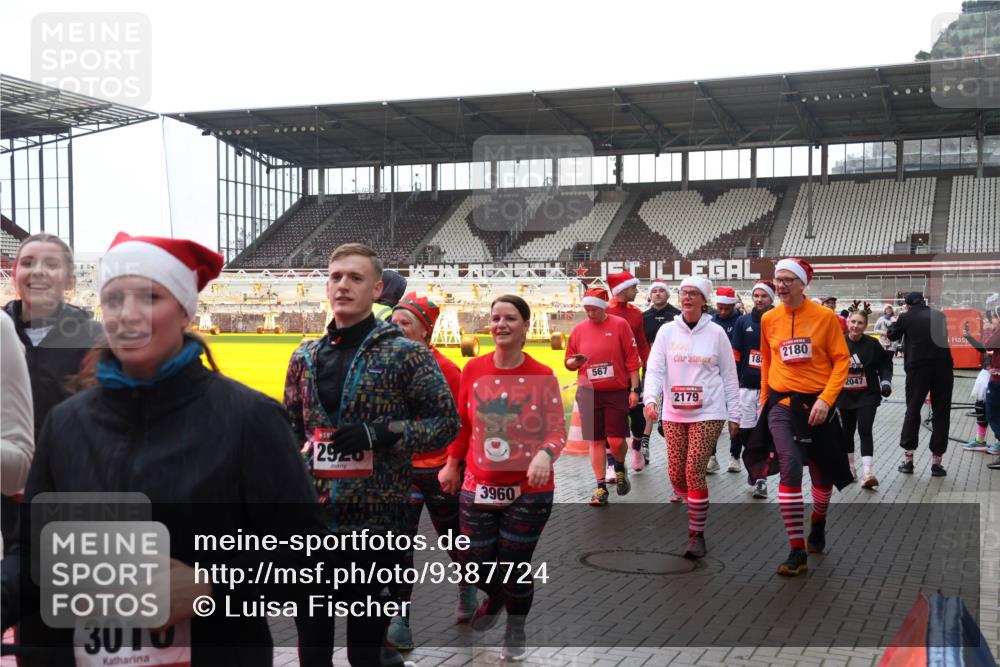 07.12.2025 - St. Pauli X-Mass-Run No. 15 Luisa Fischer http://msf.ph/oto/9387724 07.12.2025 11:47:32 Ziel 3010, 2920, 3960, 567, 2179, 2180, 18, 2047, 346, 353, 371, 530, 567, 570, 609, 614, 640, 642, 645, 647, 649, 898, 900, 901, 903, 978, 987, 992, 1276, 1881, 1882, 2047, 2114, 2179, 2180, 2182, 2221, 2222, 2223, 2347, 2442, 2446, 2568, 2798, 2928, 3010, 3210, 3215, 3216, 3416, 3419, 3420, 3430, 3471, 3482, 3525, 3594, 3596, 3641, 3777, 3798, 3800, 3924, 3925, 3948, 3949, 3961, 4883, 5004 meine-sportfotos.de