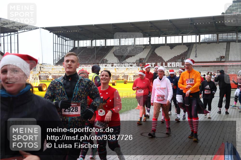 07.12.2025 - St. Pauli X-Mass-Run No. 15 Luisa Fischer http://msf.ph/oto/9387726 07.12.2025 11:47:33 Ziel 5, 2928, 3960, 2180, 567, 2179, 2047, 346, 353, 371, 530, 567, 570, 609, 614, 640, 642, 645, 647, 649, 898, 900, 901, 903, 930, 978, 987, 992, 1276, 1881, 1882, 2047, 2114, 2179, 2180, 2182, 2221, 2222, 2223, 2347, 2442, 2446, 2568, 2798, 2928, 3010, 3210, 3215, 3216, 3416, 3419, 3420, 3430, 3471, 3482, 3525, 3594, 3596, 3641, 3777, 3798, 3800, 3924, 3925, 3948, 3949, 3961, 4883, 5004 meine-sportfotos.de