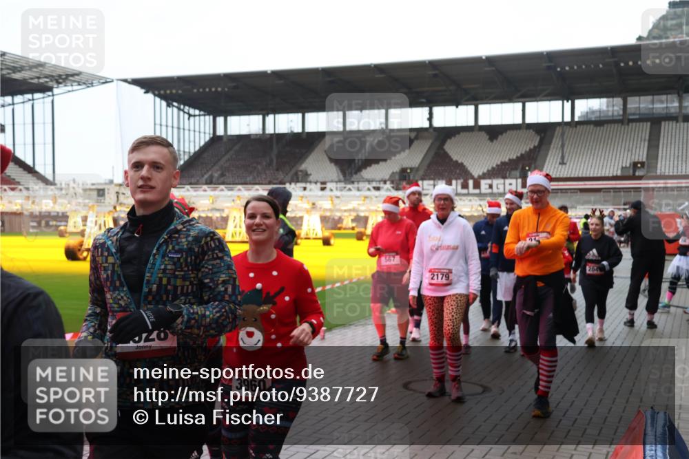 07.12.2025 - St. Pauli X-Mass-Run No. 15 Luisa Fischer http://msf.ph/oto/9387727 07.12.2025 11:47:33 Ziel 20, 3960, 567, 2179, 204, 346, 353, 371, 530, 567, 570, 609, 614, 640, 642, 645, 647, 649, 898, 900, 901, 903, 930, 978, 987, 992, 1276, 1881, 1882, 2047, 2114, 2179, 2180, 2182, 2221, 2222, 2223, 2347, 2442, 2446, 2568, 2798, 2928, 3010, 3210, 3215, 3216, 3416, 3419, 3420, 3430, 3471, 3482, 3525, 3594, 3596, 3641, 3777, 3798, 3800, 3924, 3925, 3948, 3949, 3961, 4883, 5004 meine-sportfotos.de