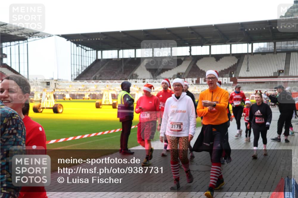 07.12.2025 - St. Pauli X-Mass-Run No. 15 Luisa Fischer http://msf.ph/oto/9387731 07.12.2025 11:47:34 Ziel 567, 2179, 2047, 346, 353, 371, 530, 567, 570, 609, 614, 640, 642, 645, 647, 649, 898, 900, 901, 903, 930, 978, 987, 992, 1276, 1881, 1882, 2047, 2114, 2179, 2180, 2182, 2221, 2222, 2223, 2347, 2442, 2446, 2568, 2798, 2928, 3010, 3210, 3215, 3216, 3416, 3419, 3420, 3430, 3471, 3482, 3525, 3594, 3596, 3641, 3777, 3798, 3800, 3924, 3925, 3948, 3949, 3961, 4883, 5004 meine-sportfotos.de