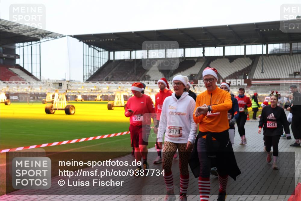 07.12.2025 - St. Pauli X-Mass-Run No. 15 Luisa Fischer http://msf.ph/oto/9387734 07.12.2025 11:47:35 Ziel 567, 2179, 81, 30, 2047, 346, 353, 371, 530, 567, 570, 609, 614, 640, 642, 645, 647, 649, 898, 900, 901, 903, 930, 978, 987, 992, 1276, 1881, 1882, 2047, 2114, 2179, 2180, 2182, 2221, 2222, 2223, 2347, 2442, 2446, 2568, 2798, 2928, 3010, 3210, 3215, 3216, 3416, 3419, 3420, 3430, 3471, 3482, 3525, 3594, 3596, 3641, 3777, 3798, 3800, 3924, 3925, 3948, 3949, 3961, 4883, 5004 meine-sportfotos.de
