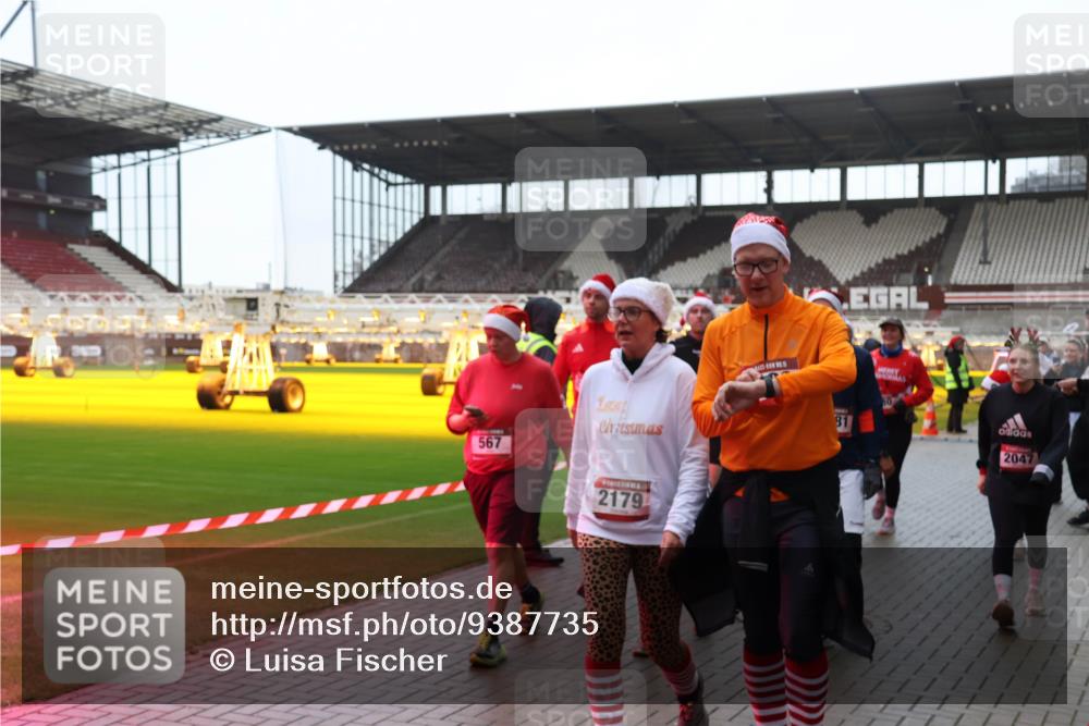 07.12.2025 - St. Pauli X-Mass-Run No. 15 Luisa Fischer http://msf.ph/oto/9387735 07.12.2025 11:47:35 Ziel 567, 81, 2179, 2047, 346, 353, 371, 530, 567, 570, 609, 614, 640, 642, 645, 647, 649, 898, 900, 901, 903, 930, 978, 987, 992, 1276, 1881, 1882, 2047, 2114, 2179, 2180, 2182, 2221, 2222, 2223, 2347, 2442, 2446, 2568, 2798, 2928, 3010, 3210, 3215, 3216, 3416, 3419, 3420, 3430, 3471, 3482, 3525, 3594, 3596, 3641, 3777, 3798, 3800, 3924, 3925, 3948, 3949, 3961, 4883, 5004 meine-sportfotos.de