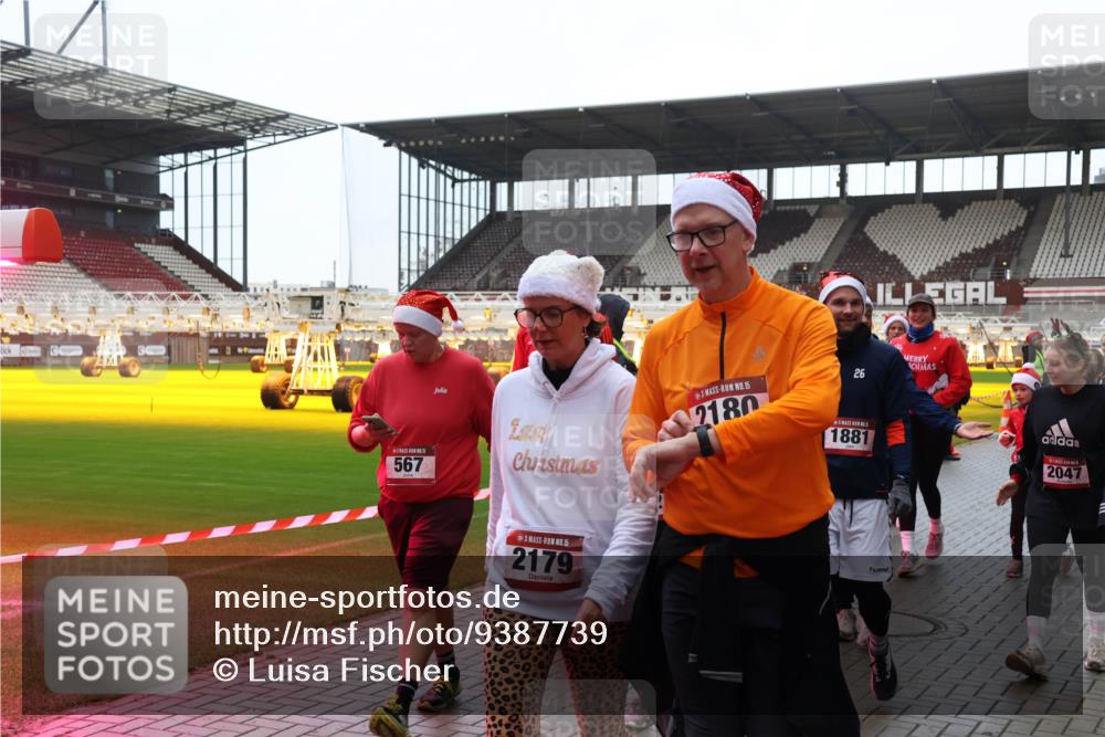 07.12.2025 - St. Pauli X-Mass-Run No. 15 Luisa Fischer http://msf.ph/oto/9387739 07.12.2025 11:47:36 Ziel 567, 15, 2179, 15, 2180, 26, 1881, 2047, 346, 353, 371, 530, 567, 570, 609, 614, 640, 642, 645, 647, 649, 898, 900, 901, 903, 930, 978, 987, 992, 1276, 1881, 1882, 2047, 2114, 2179, 2180, 2182, 2221, 2222, 2223, 2347, 2442, 2446, 2568, 2798, 2928, 3010, 3210, 3215, 3216, 3416, 3419, 3420, 3430, 3471, 3482, 3525, 3594, 3596, 3641, 3777, 3798, 3800, 3924, 3925, 3948, 3949, 3961, 4883, 5004 meine-sportfotos.de