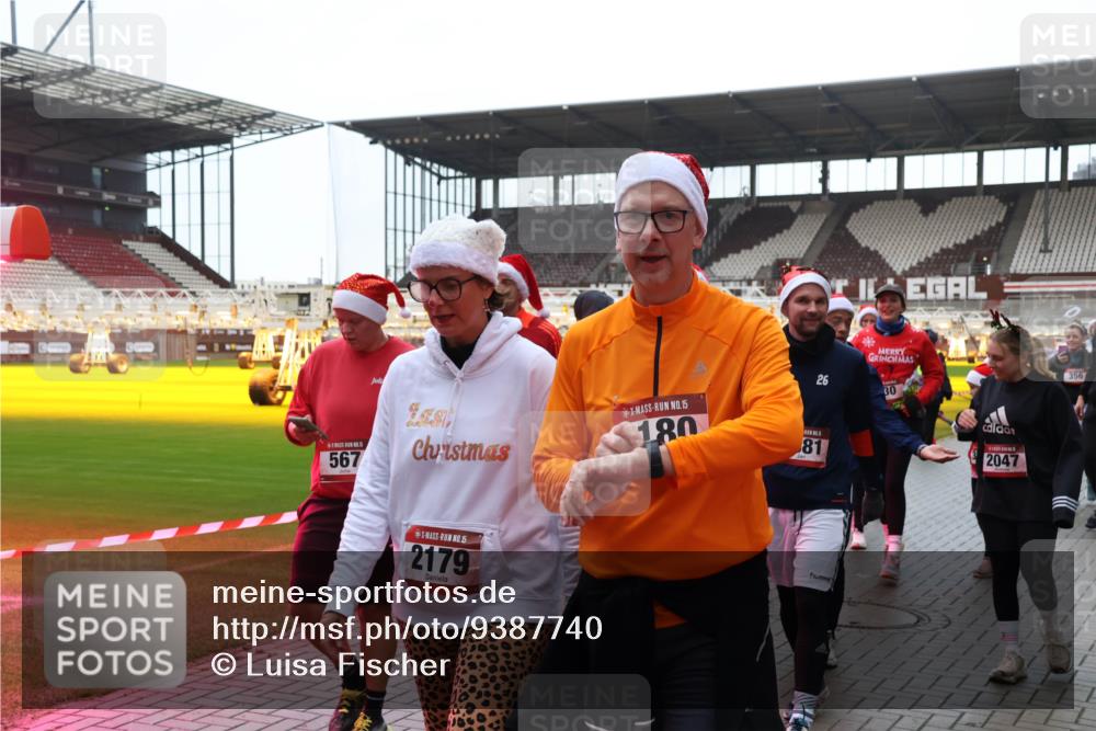 07.12.2025 - St. Pauli X-Mass-Run No. 15 Luisa Fischer http://msf.ph/oto/9387740 07.12.2025 11:47:36 Ziel 567, 15, 180, 81, 26, 30, 15, 2179, 2047, 356, 346, 353, 371, 530, 567, 570, 609, 614, 640, 642, 645, 647, 649, 898, 900, 901, 903, 930, 978, 987, 992, 1276, 1881, 1882, 2047, 2114, 2179, 2180, 2182, 2221, 2222, 2223, 2347, 2442, 2446, 2568, 2798, 2928, 3010, 3210, 3215, 3216, 3416, 3419, 3420, 3430, 3471, 3482, 3525, 3594, 3596, 3641, 3777, 3798, 3800, 3924, 3925, 3948, 3949, 3961, 4883, 5004 meine-sportfotos.de
