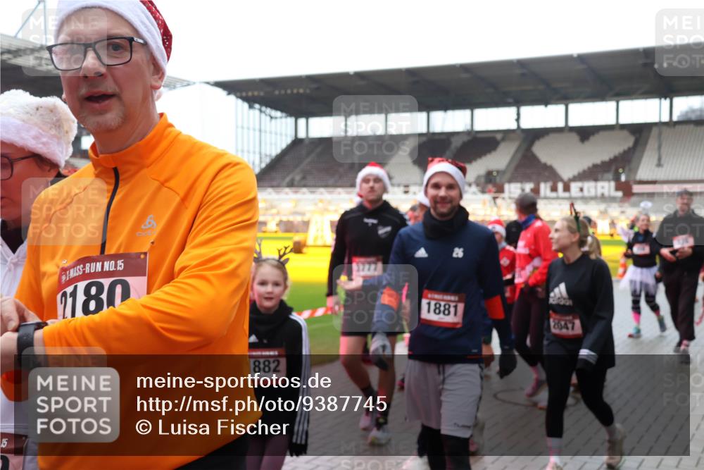 07.12.2025 - St. Pauli X-Mass-Run No. 15 Luisa Fischer http://msf.ph/oto/9387745 07.12.2025 11:47:37 Ziel 15, 15, 180, 882, 1881, 2047, 346, 353, 371, 530, 567, 570, 609, 614, 640, 642, 645, 647, 649, 898, 900, 901, 903, 930, 978, 987, 992, 1276, 1881, 1882, 2047, 2114, 2179, 2180, 2182, 2221, 2222, 2223, 2347, 2442, 2446, 2568, 2798, 2928, 3010, 3210, 3215, 3216, 3416, 3419, 3420, 3430, 3471, 3482, 3525, 3594, 3596, 3641, 3777, 3798, 3800, 3924, 3925, 3948, 3949, 3961, 4883, 5004 meine-sportfotos.de
