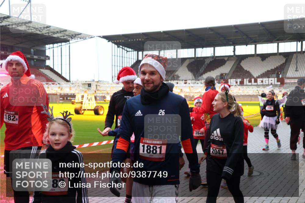 07.12.2025 - St. Pauli X-Mass-Run No. 15 Luisa Fischer http://msf.ph/oto/9387749 07.12.2025 11:47:38 Ziel 182, 15, 1882, 26, 15, 1881, 3949, 2047, 356, 346, 353, 371, 530, 567, 570, 609, 614, 640, 642, 645, 647, 649, 898, 900, 901, 903, 930, 978, 987, 992, 1276, 1881, 1882, 2047, 2114, 2179, 2180, 2182, 2221, 2222, 2223, 2347, 2442, 2446, 2568, 2798, 2928, 3010, 3210, 3215, 3216, 3416, 3419, 3420, 3430, 3471, 3482, 3525, 3594, 3596, 3641, 3754, 3770, 3777, 3798, 3800, 3924, 3925, 3948, 3949, 3961, 4883, 5004 meine-sportfotos.de